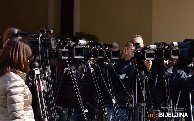 Medijima neće biti uskraćeno pravo na fotografisanje i snimanje službenih lica