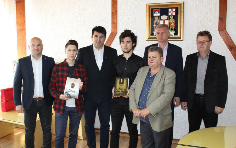 Savić nagradio srednjoškolce za dobre rezultate