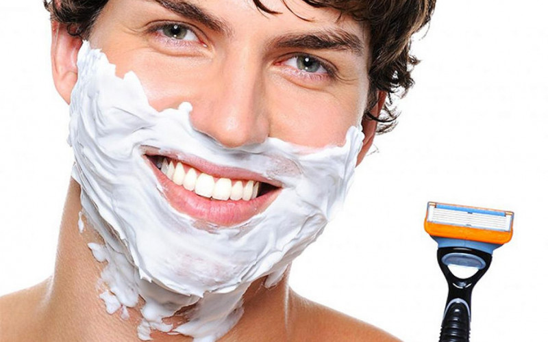 Zašto bi se muškarci trebali brijati prije doručka