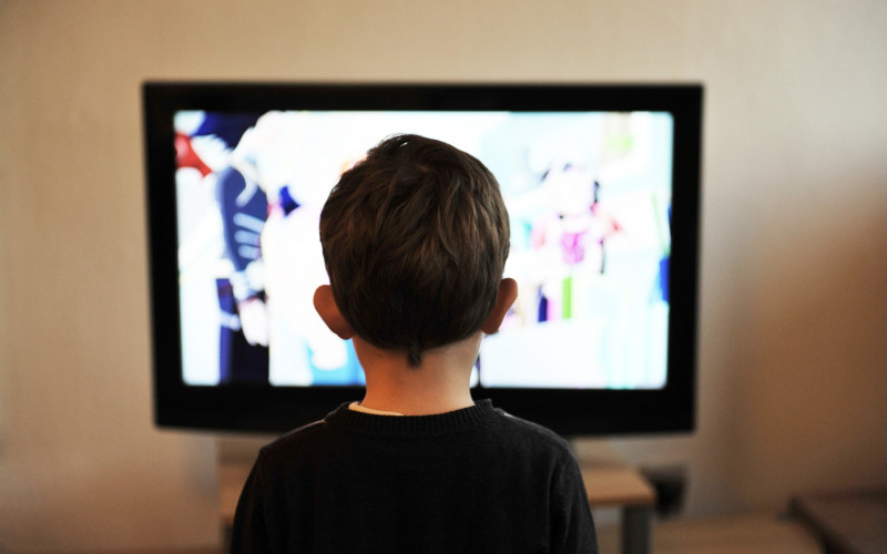 Djeca mlađa od pet godina ne bi trebala  biti pred ekranom više od sat vremena
