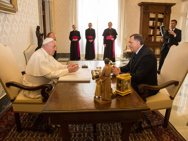 Dodik se sastao sa papom Franjom