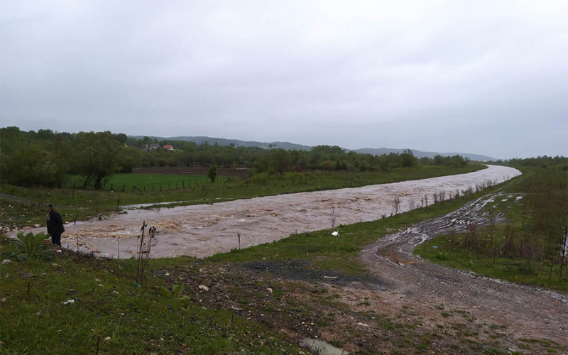 Izlile se rijeke i potoci