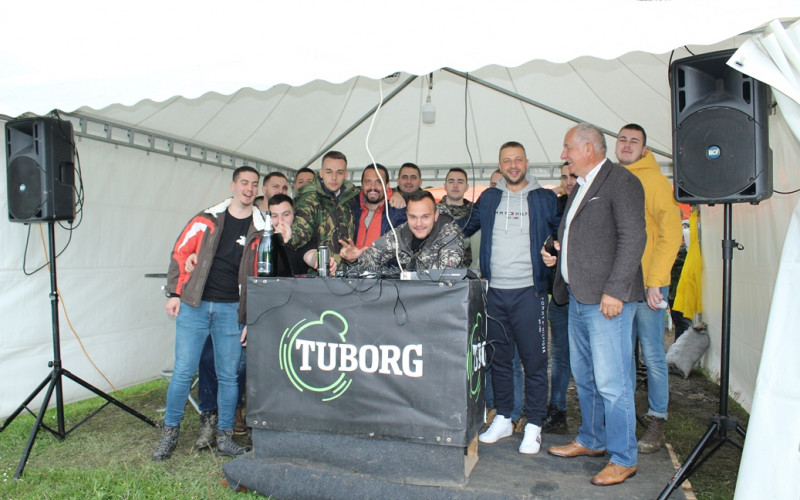 Mladi Majevičani proslavljaju praznik na izletištu u Vukosavcima