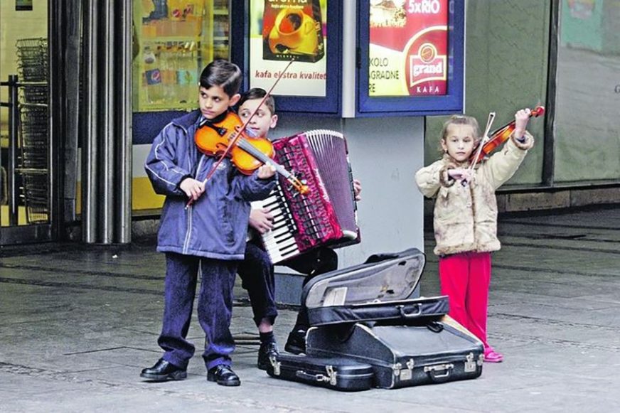 Dva brata i sestra svirali su u Knez Mihailovoj, a onda su osvojili 100.000 evra i život im se preokrenuo (FOTO)