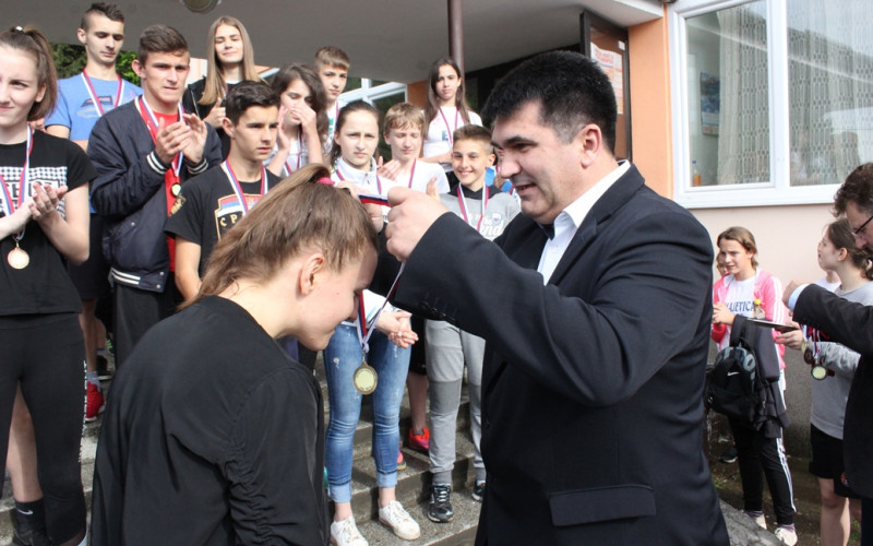 Uličnom trkom učenika počele “Đurđevdanske svečanosti” u Loparama