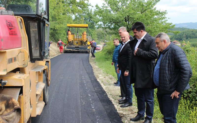 Lopare: Novi asfalt u Lipovicama