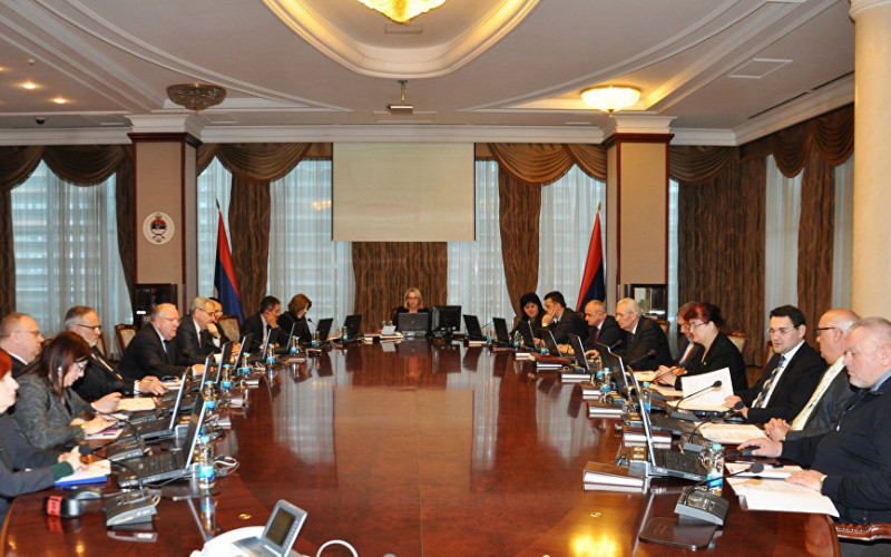 Vlada RS i dalje krije diplome, stanare i spisak zaposlenih