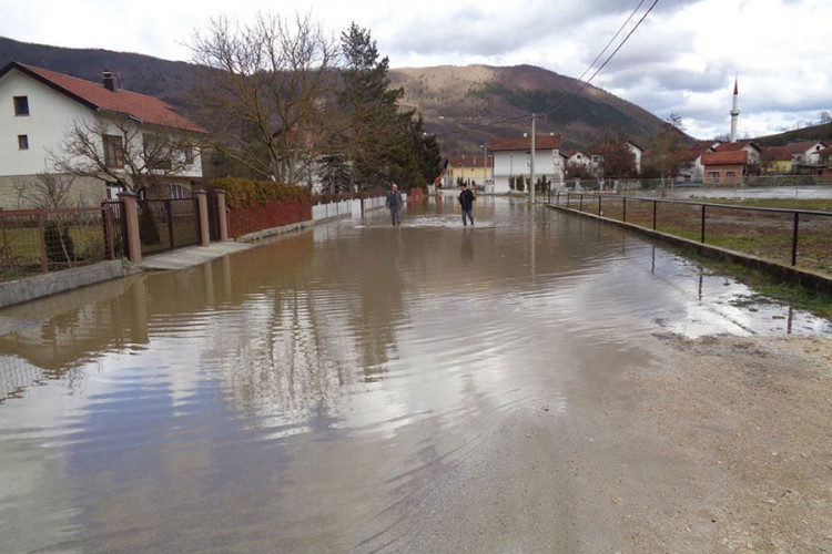 Izlila se rijeka Jošavka u Čelincu : Zaplavljeno 20 domaćinstava