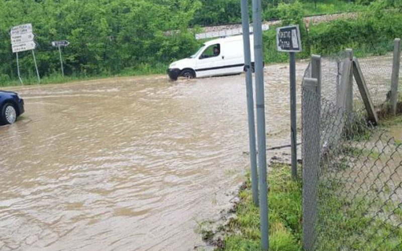 Ovi putni pravci su blokirani zbog poplava i odrona