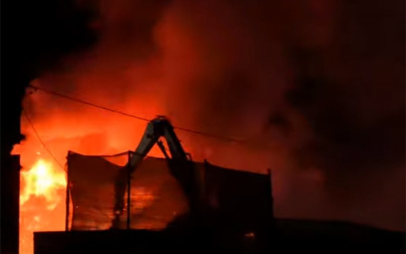 Veliki požar bukti u Zenici -  Svi raspoloživi vatrogasci pokušavaju da se izbore sa vatrom