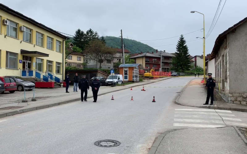 Detalji ubistva iz Vlasenice - Metak prošao kroz staklo i pogodio stradalog u vrat