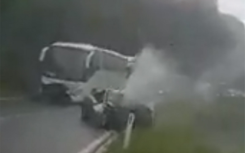 Suvozač snimao saobraćajnu nesreću, a umjesto da pomogne unesrećenom grohotom se smijao