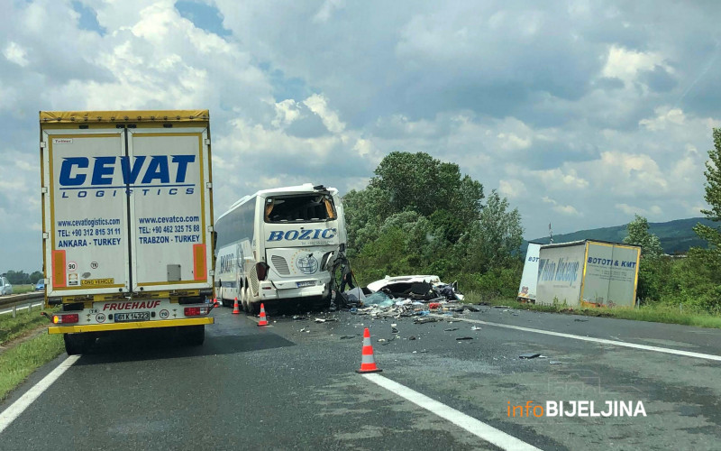 Teška saobraćajka na autoputu prema Zagrebu, u nezgodi učestvovao i autobus iz Bijeljine /FOTO/