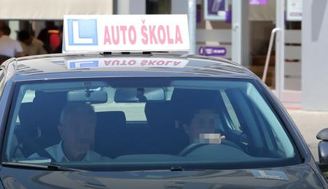 Usvojiti minimalnu cijenu obuke za vozače