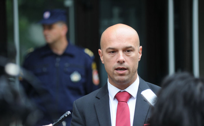 Tegeltija pod pritiskom stranaca