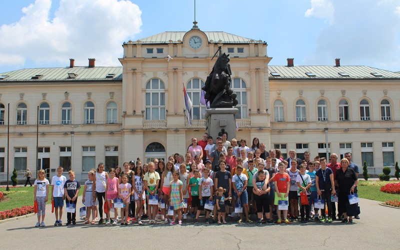 Djeca sa KiM u posjeti Gradskoj kući