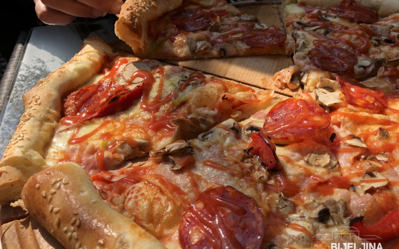 Brza hrana poslala 15 Dobojlija u bolnicu