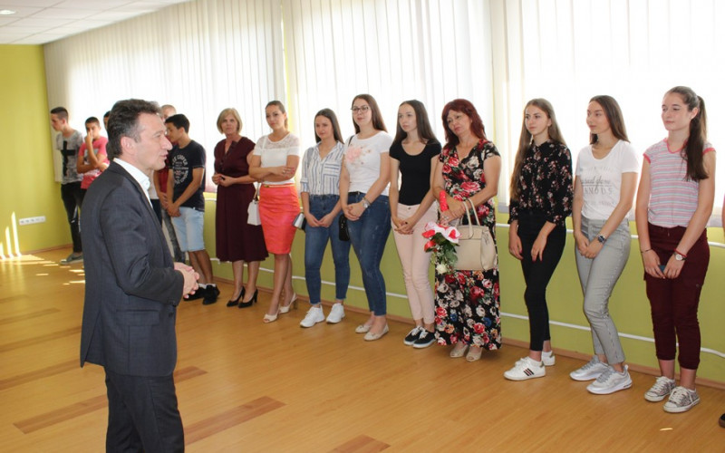 Ugljevik: Nagrađeni najbolji srednjoškolci