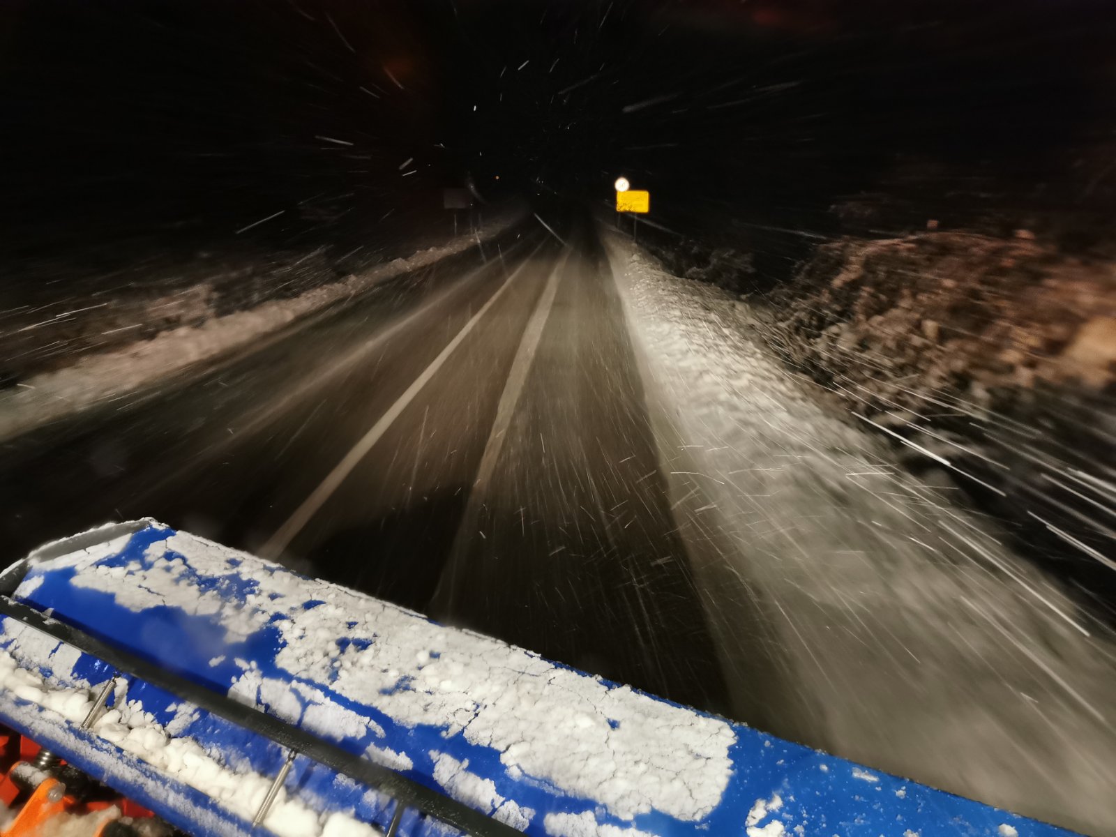 Ekipa portala InfoBijeljina na putu Bijeljina - Brčko: Kako izgleda posao vozača zimske službe?