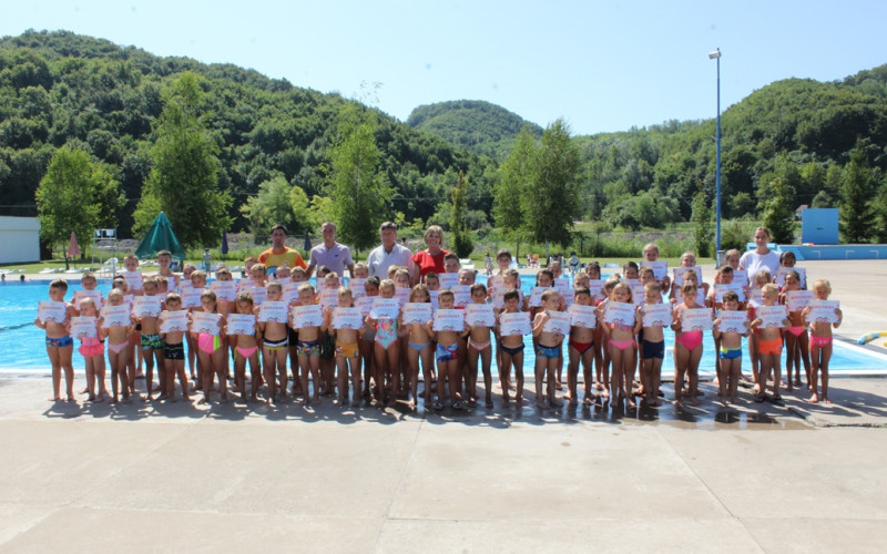 Ugljevik: Uspješno završena besplatna škola plivanja