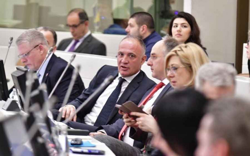 RADNIČKA PLATA BAKŠIŠ ZA POSLANIKE Koliki je poslanički paušal u zemljama regiona i kako se troši