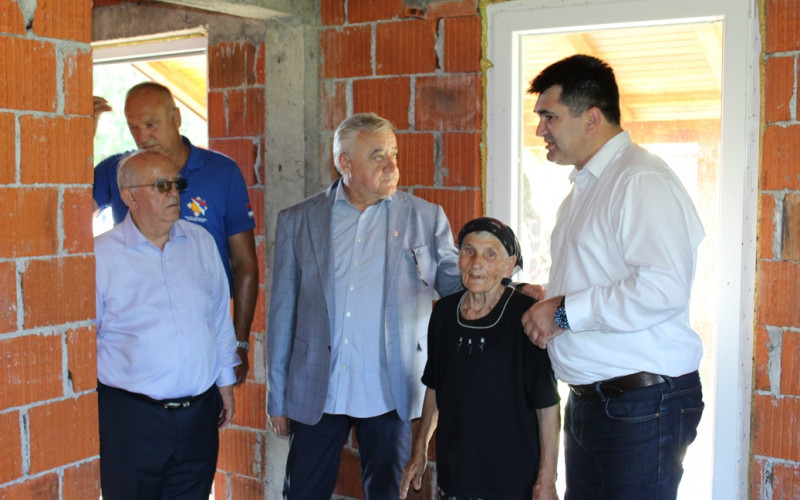 Novi dom za tri demobilisana borca u porodici Marković u Loparama