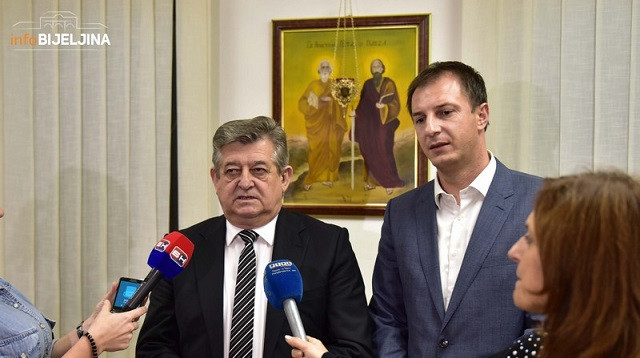 Ćorić: Neka Mićić pokaže koliko je „Radniku“ dao iz svog džepa