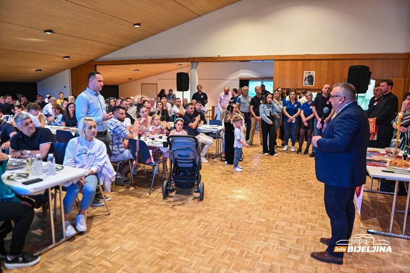 Udruženje Modričana u Švajcarskoj obilježilo krsnu slavu i jubilej Organizacije „Srcem za Modriču“ (FOTO)