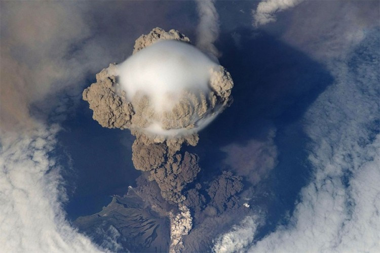 Erupcija najaktivnijeg vulkana u Japanu: Oblak pepela do 4000 metara