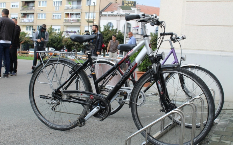 Nova parking-postolja za bicikle na Trgu