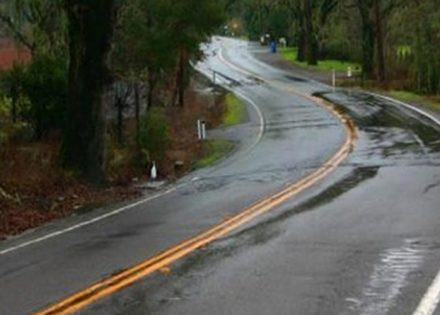 Oprez zbog mokrih kolovoza