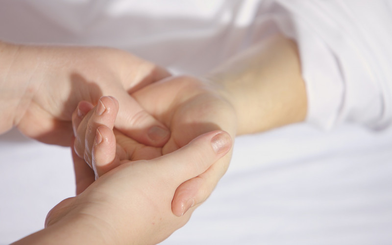 Znate li šta drhtanje ruku i promjene na noktima govore o vašem zdravlju?