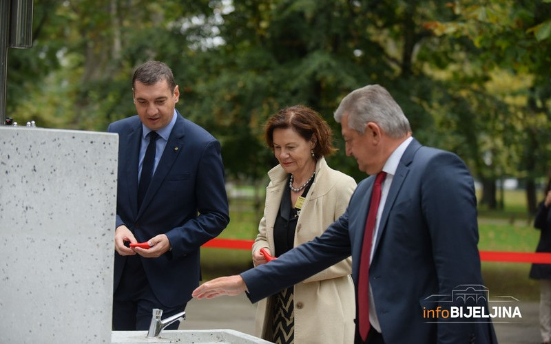 ČESMA U GRADSKOM PARKU Svečano predata na upotrebu /FOTO/
