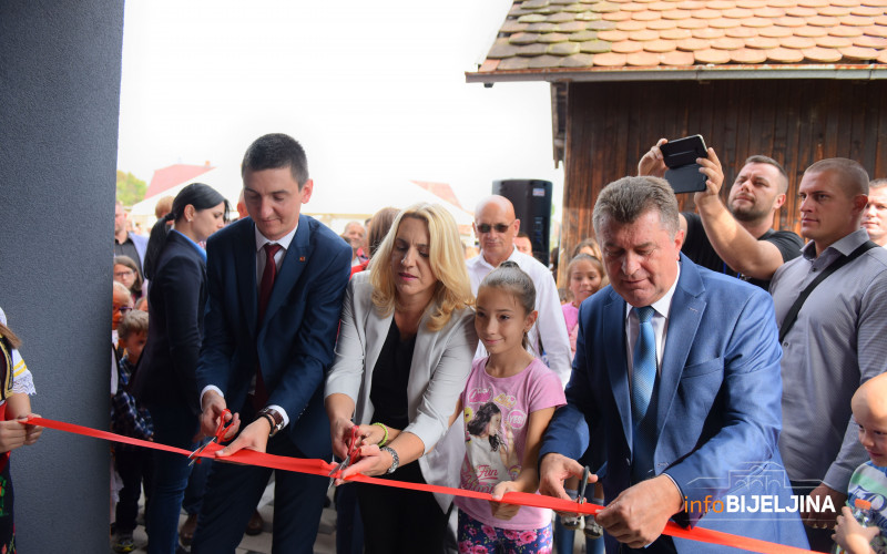 Predsjednik Republike Srpske svečano otvorila Dom kulture /FOTO/