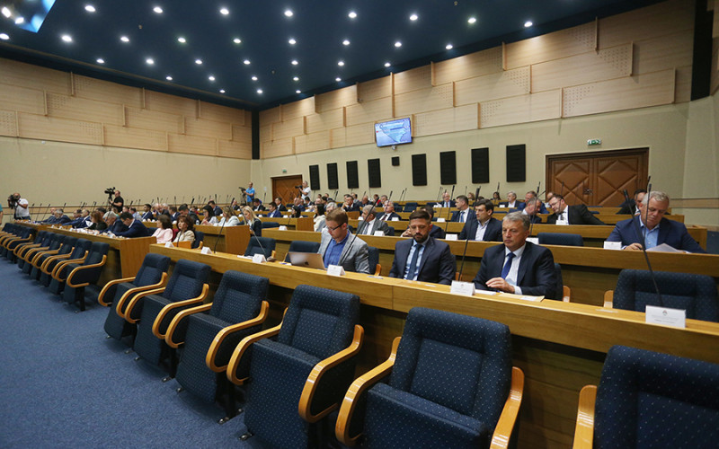 USVOJENO 9 ZAKONA I 4 NACRTA ZAKONA Završena sjednica parlamenta Srpske