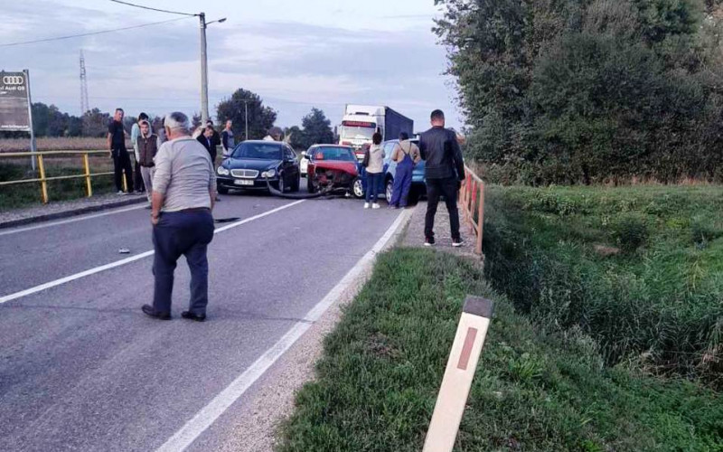 OBUSTAVLJEN SAOBRAĆAJ zbog saobraćajne nezgode na putu Brčko - Šamac