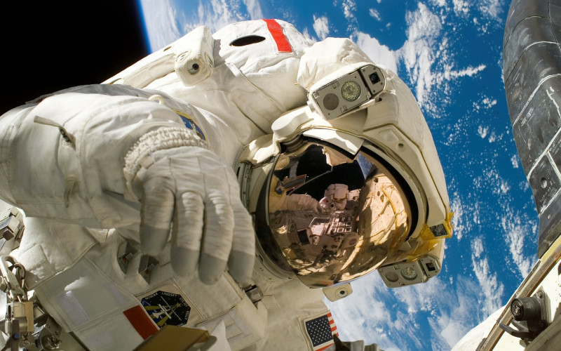 Koja je razlika između astronauta i kosmonauta?