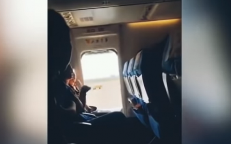 Šokirala putnike i posadu: Otvorila vrata da “prozrači” avion