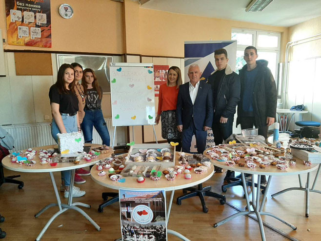 Učenici Ekonomske škole za pomoć djeci sa Kosova i Metohije
