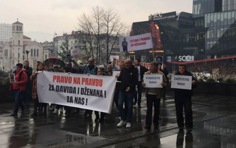 Članovi grupe “Pravda za Davida” se okupili ispred Parlamenta BiH