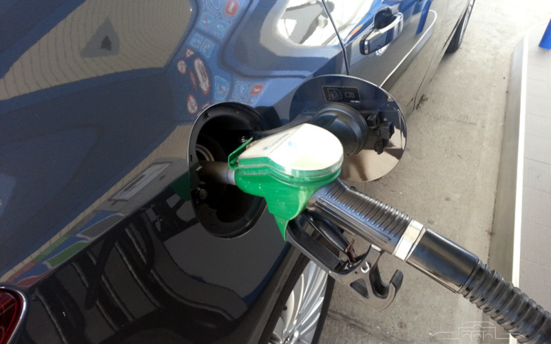Ako točite gorivo za 50 KM, država uzima 24 KM poreza