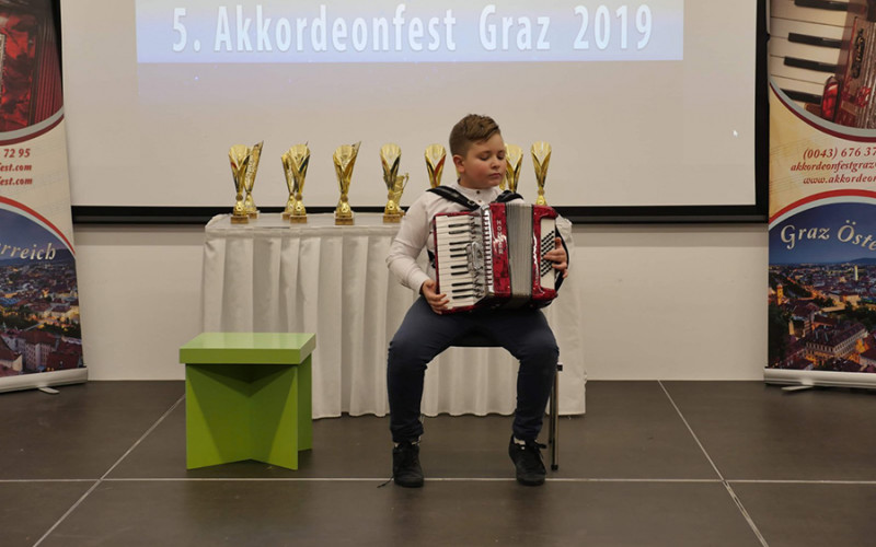 Talentovani Đorđe Perić iz Bijeljine najbolji na Festivalu harmonike u Gracu