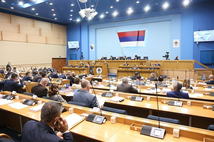 Usvojen set zakona, rastu plate u javnom sektoru u Republici Srpskoj