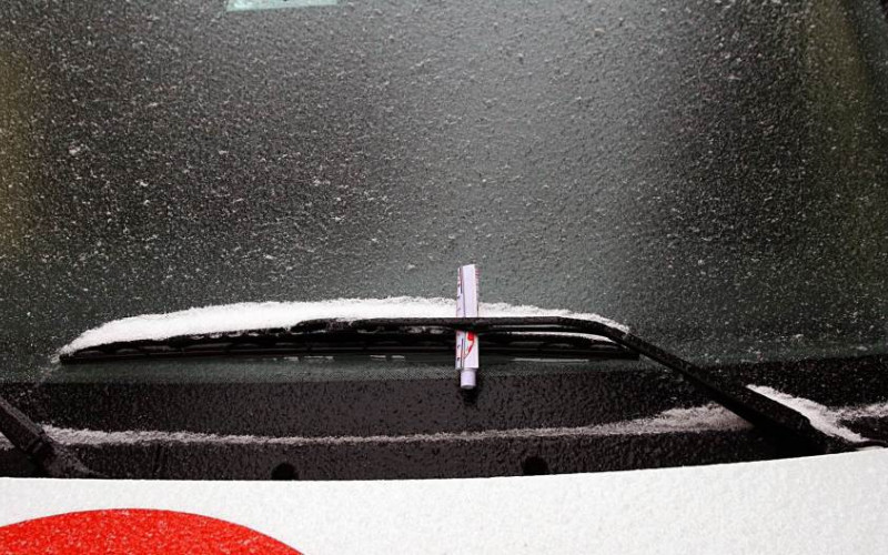 Trikovi koji će pomoći u čišćenju leda s automobila