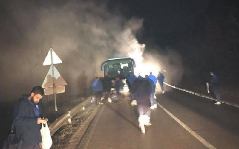Zapalio se autobus koji je prevozio fudbalere Radnika iz Bijeljine