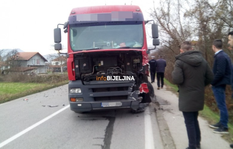 Sudar kamiona i automobila, ima povrijeđenih /FOTO/