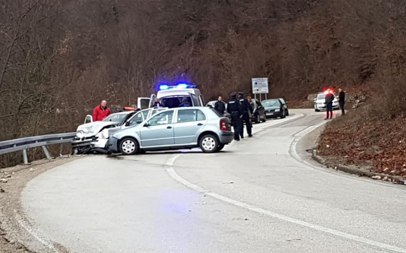 Pet povrijeđenih u sudaru dva vozila na Majevici