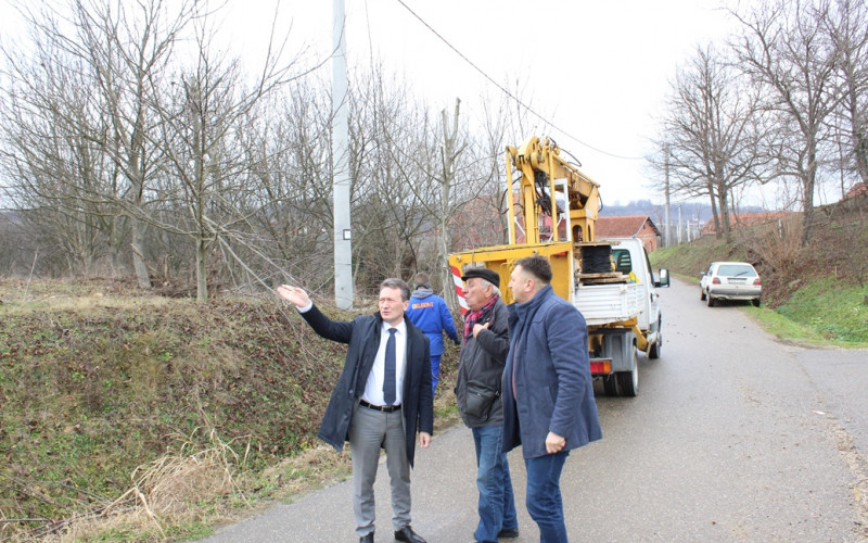 Postavljanje ulične rasvjete u Tutnjevcu