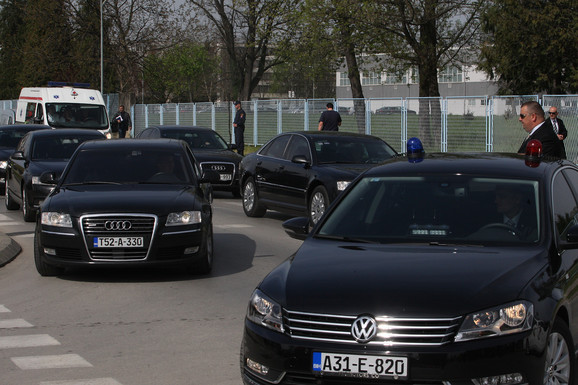 Naljepnicama staju u kraj zloupotrebama službenih vozila