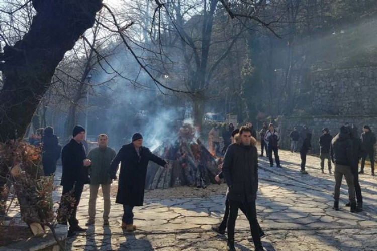 Pristižu rijeke vjernika, jake mjere bezbjednosti na Cetinju